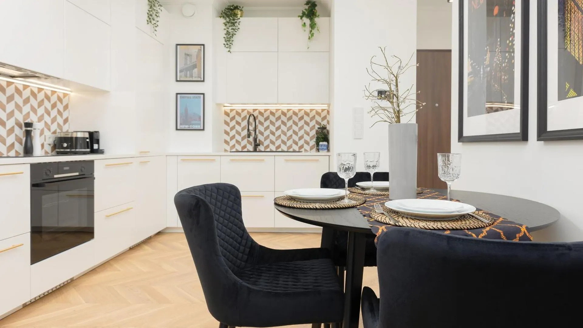 Mennica Residence Lux City Centre By Renters Prestige Warsaw Apartment